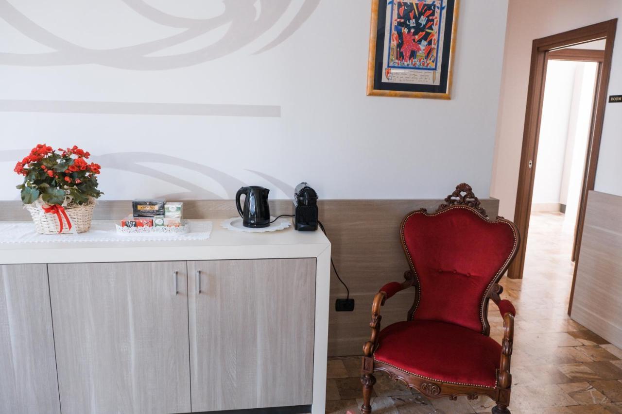 B&B Palazzo Storico Di Nicola Pescara Bagian luar foto