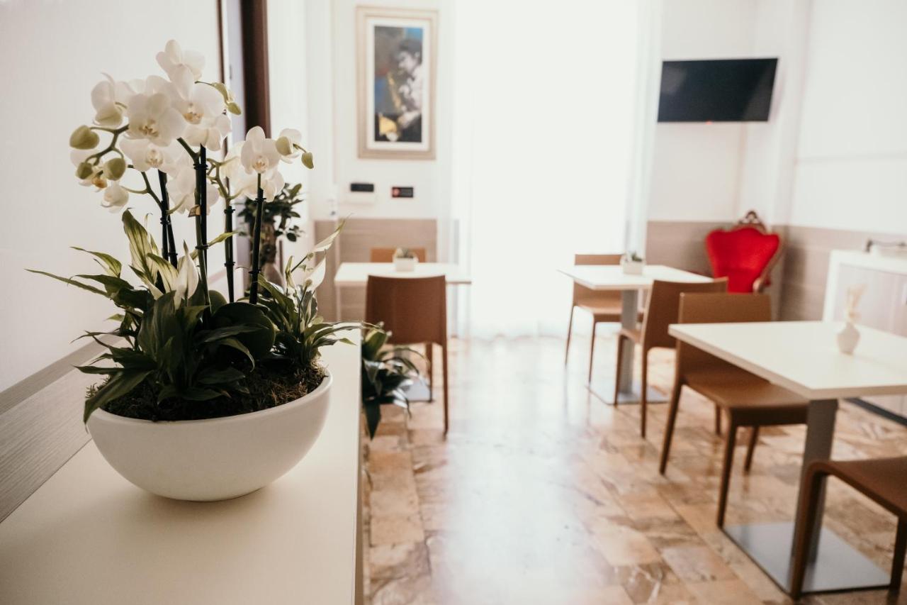 B&B Palazzo Storico Di Nicola Pescara Bagian luar foto