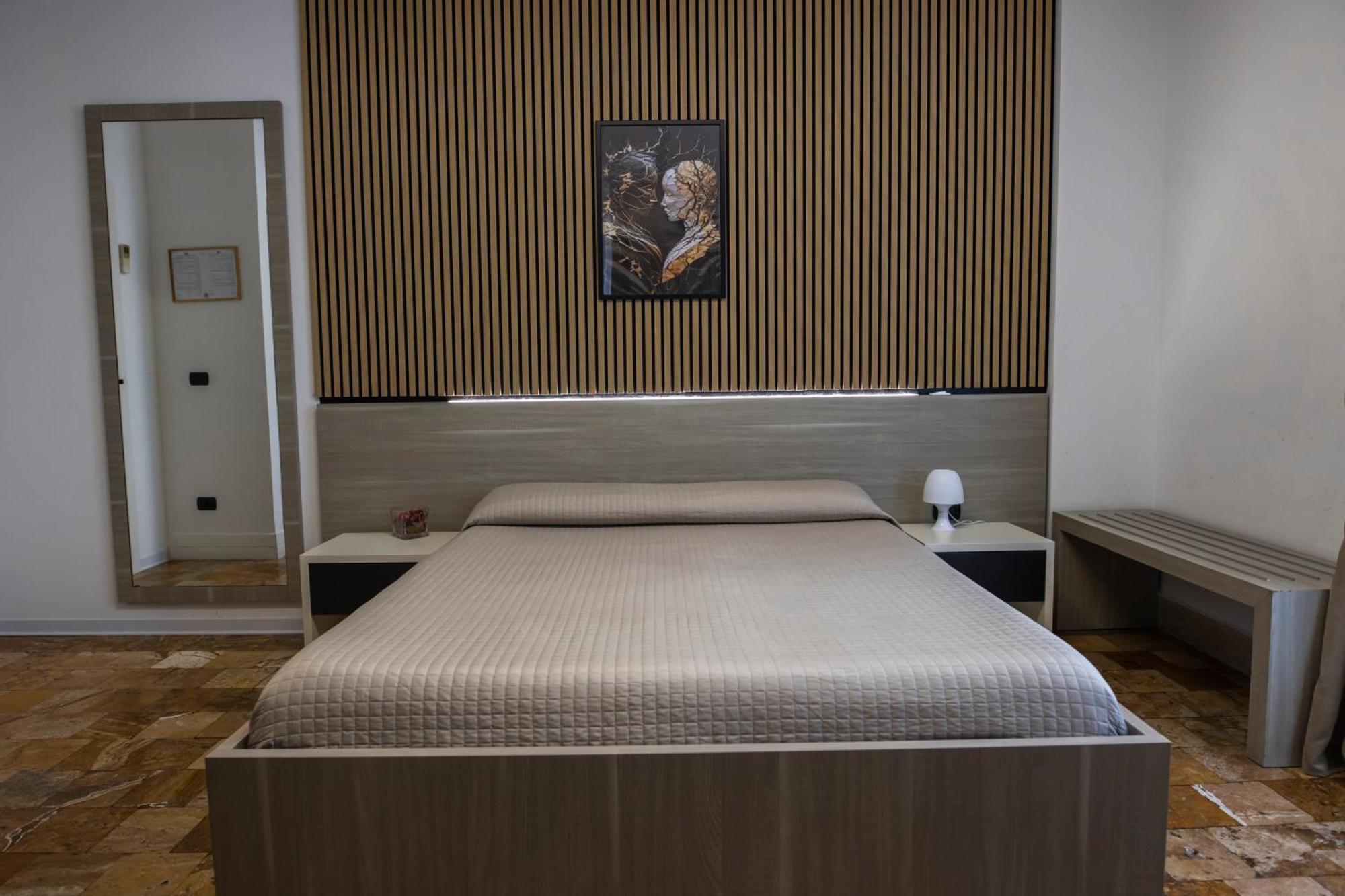 B&B Palazzo Storico Di Nicola Pescara Bagian luar foto